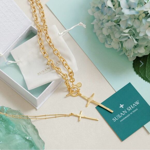 - Elegant Gold Cross Necklace - Picture 3 of 6